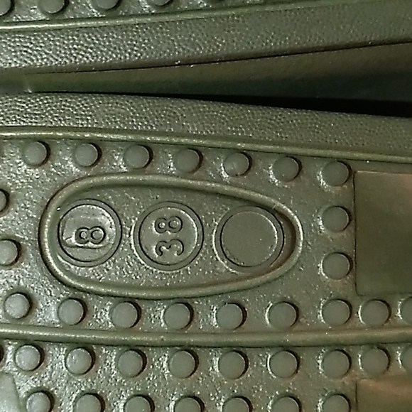 Sandals Size: 8 Color: Green (army green color) - Picture 4 of 4